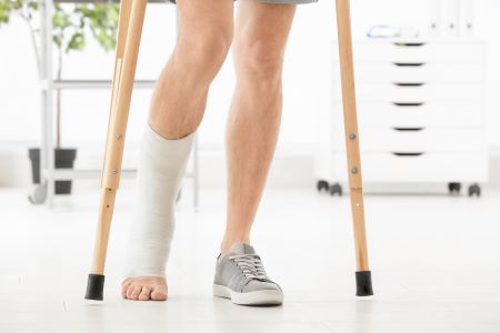 Injury_Crutches